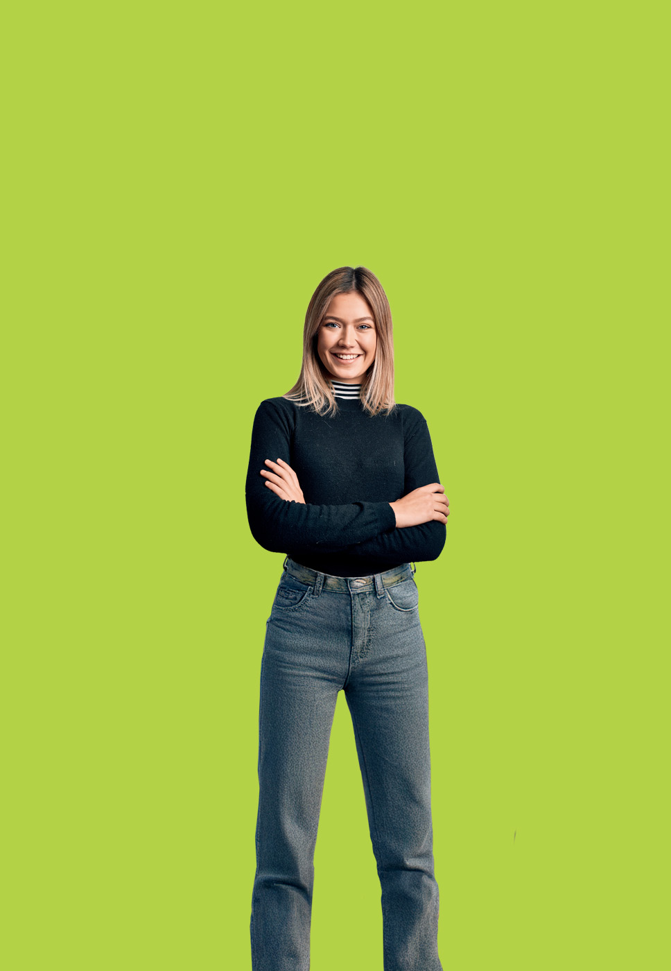 jovem rapariga loira , com camisola preta e jeans  sobre fundo verde