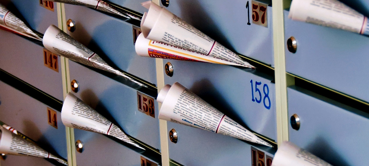 Caixa do correio com publicidade