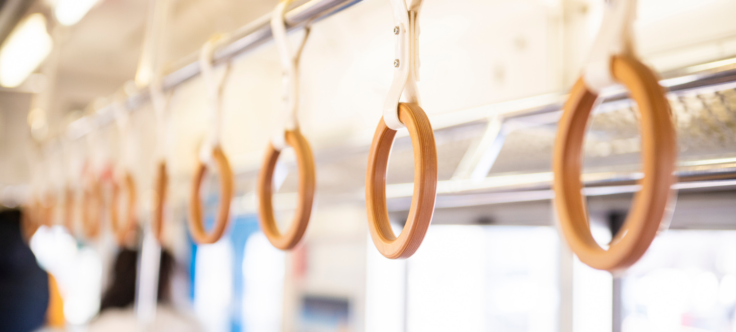 Suporte de mãos nos transportes públicos.