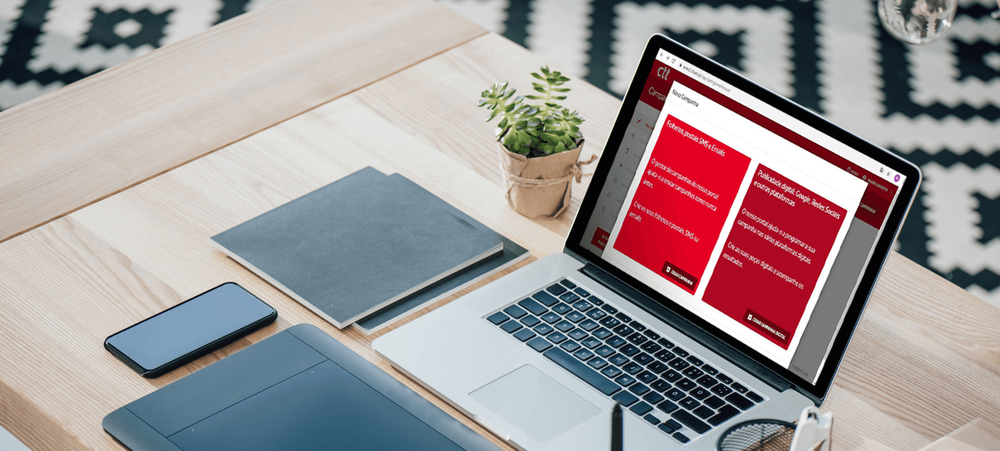 Portal dos CTT aberto num computador.