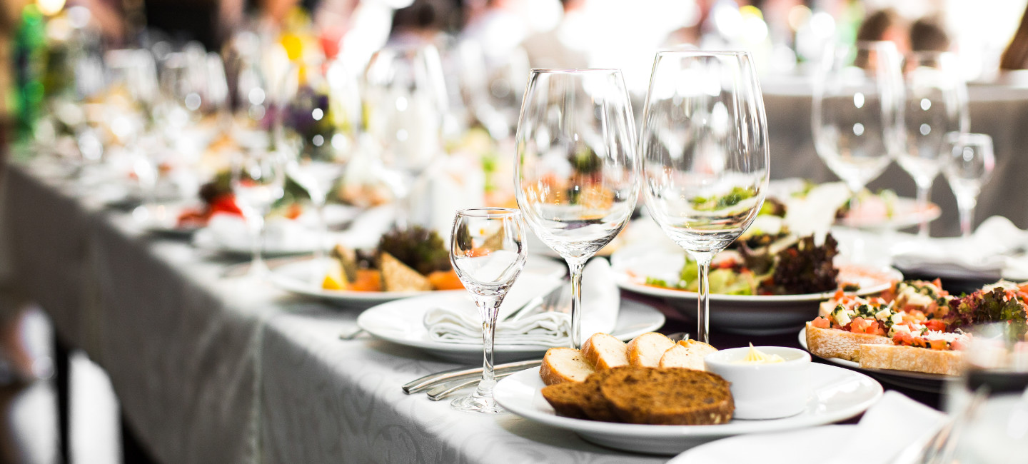 Imagem de uma mesa de jantar