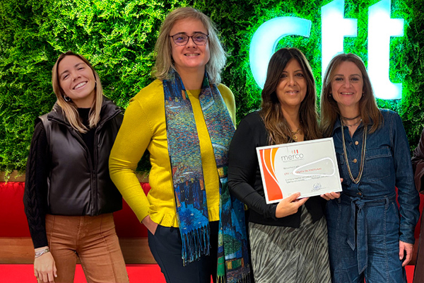 mais atrativa para trabalhar em Portugal em 2024, 3 senhoras a receberem o prémio